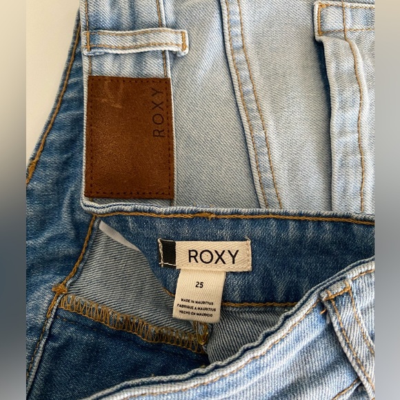 Roxy ‘Kissing The Swell’ denim shorts - Picture 3 of 3